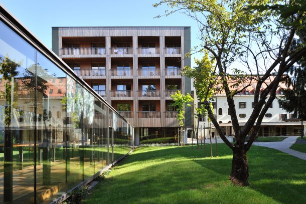 Hotel Balnea je sodoben dizajn hotel in sodi po mnenju vodiča Lonely Planet med najboljše hotele v Sloveniji
