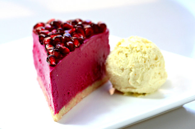 Veganska-torta-z-granatnim-jabolkom