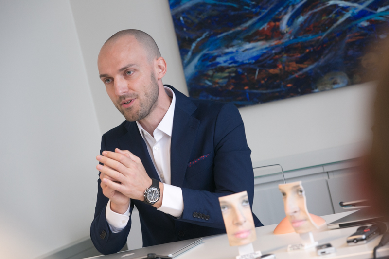 Dr. Andrej Repež, dr. med. je razložil kako poteka posvet pred estetskim posegom.