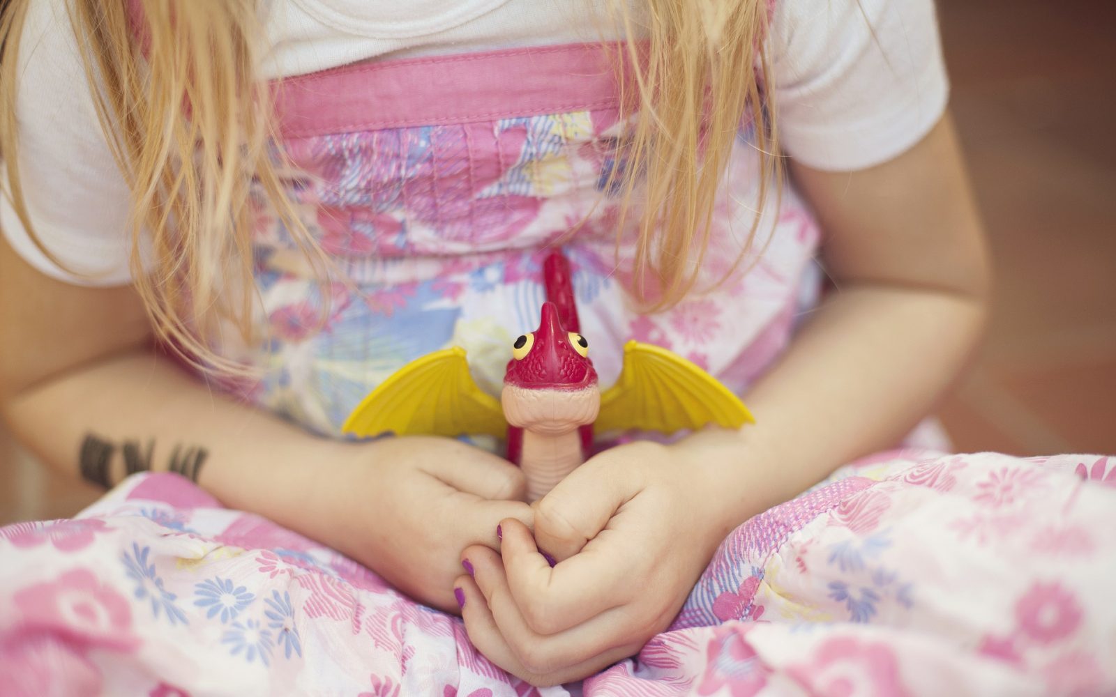 deklica trma igračka