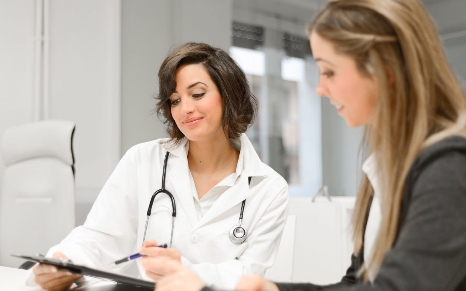 posvet zdravnica ambulanta ženska pacientka