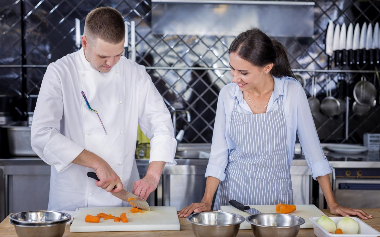 DEOS - PP - pomocnik kuharja mladi DEOS PP 200 zaposlitev mladih na področju socialnovarstvenih storitev