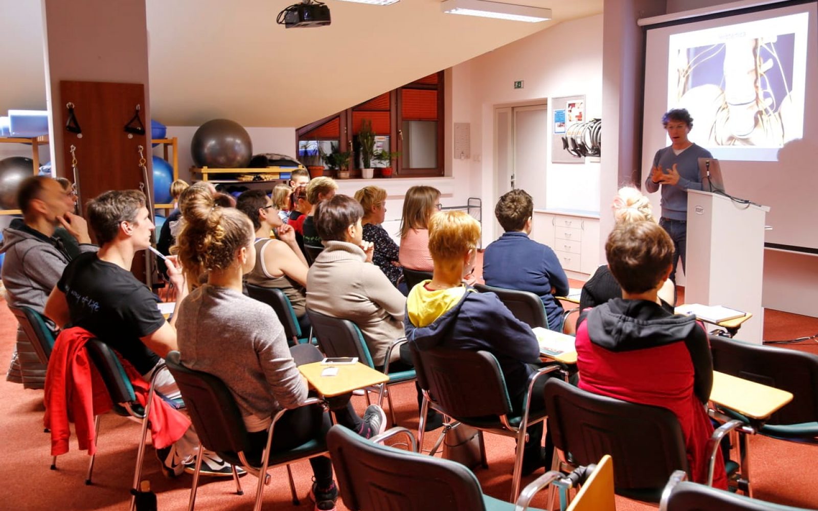 predavanje Dejan Kernc - bolečine v hrbtenici