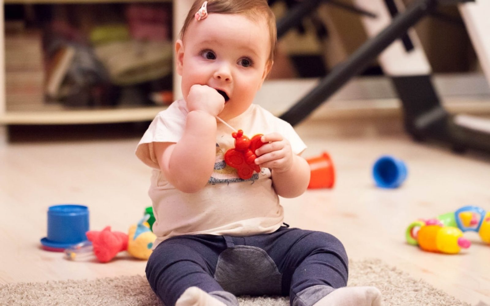 NLB Vita, otrok pri igri, nevarnost zadušitve