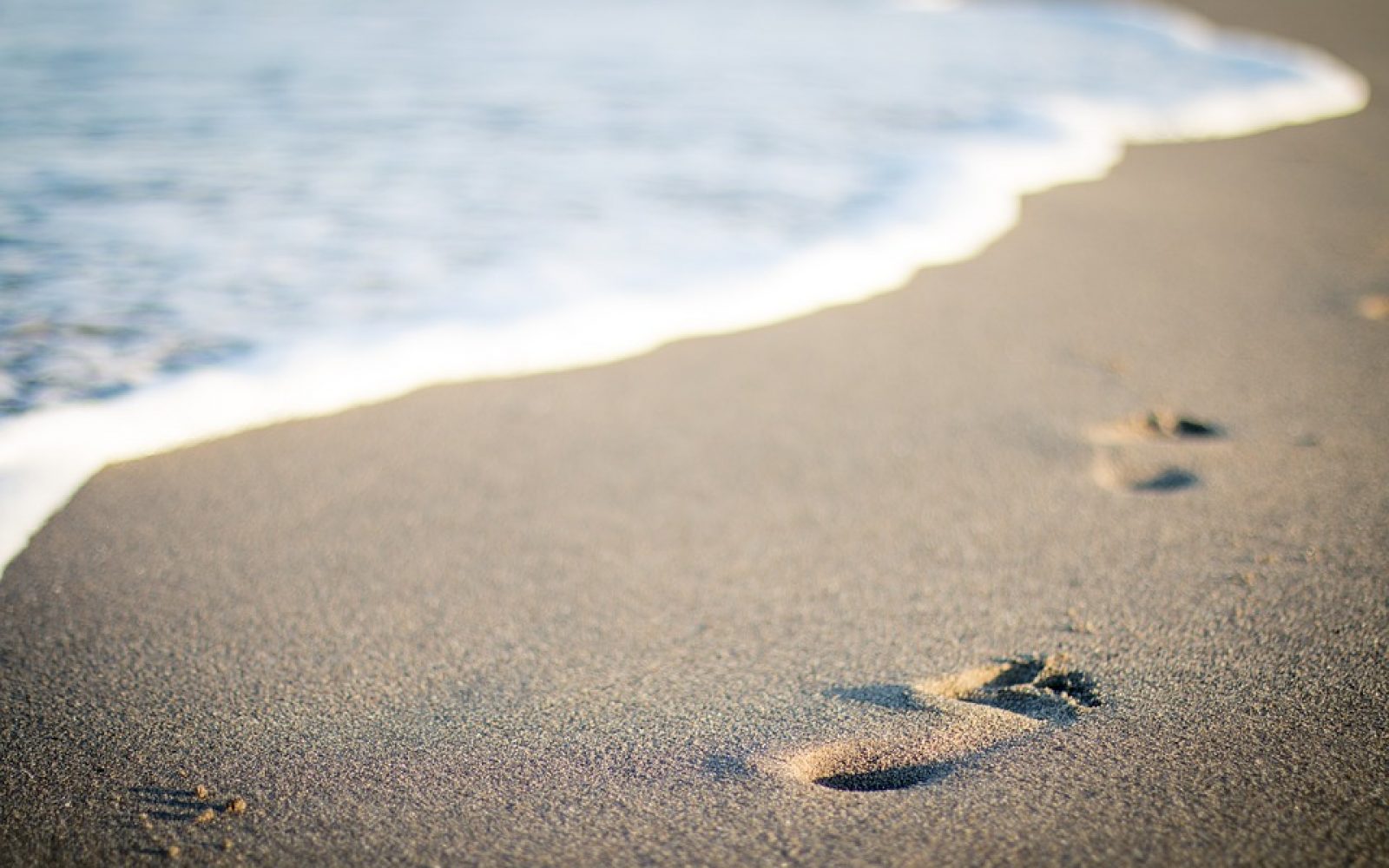 korak naprej - odtis stopal