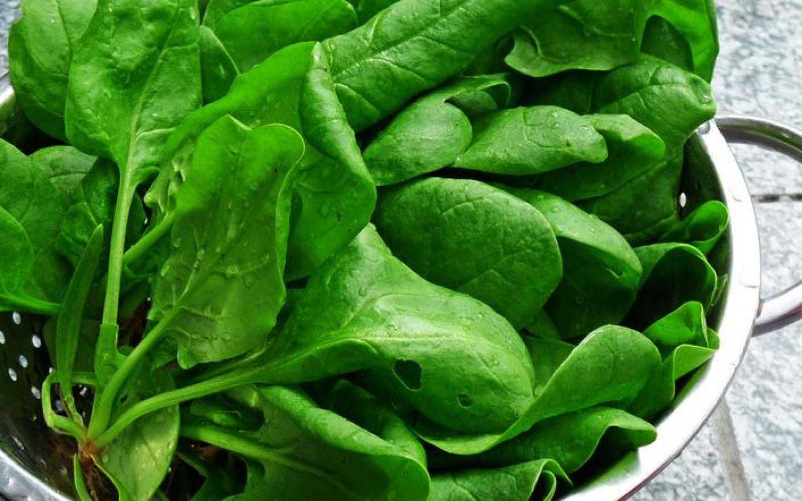 Kuhana ali surova špinača?