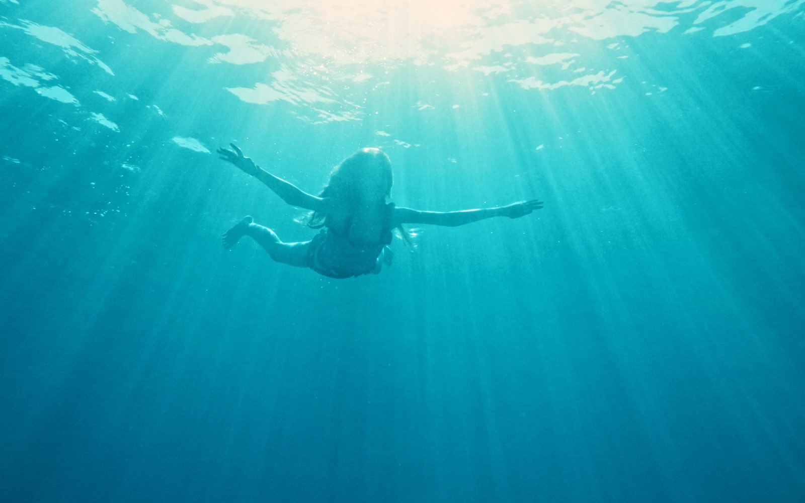 Poletna hit komedija, ki razganja oblake, končno tudi v slovenskih kinematografih!