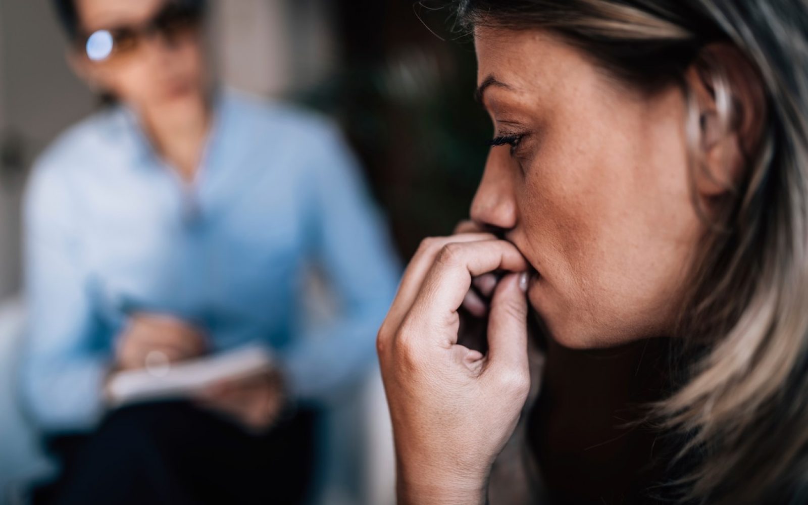 Anksioznost je občutek strahu, neprijetnosti in nelagodja. Lahko povzroči znojenje, občutek nemira in napetosti ter hiter srčni utrip. Lahko je normalna reakcija na stres.