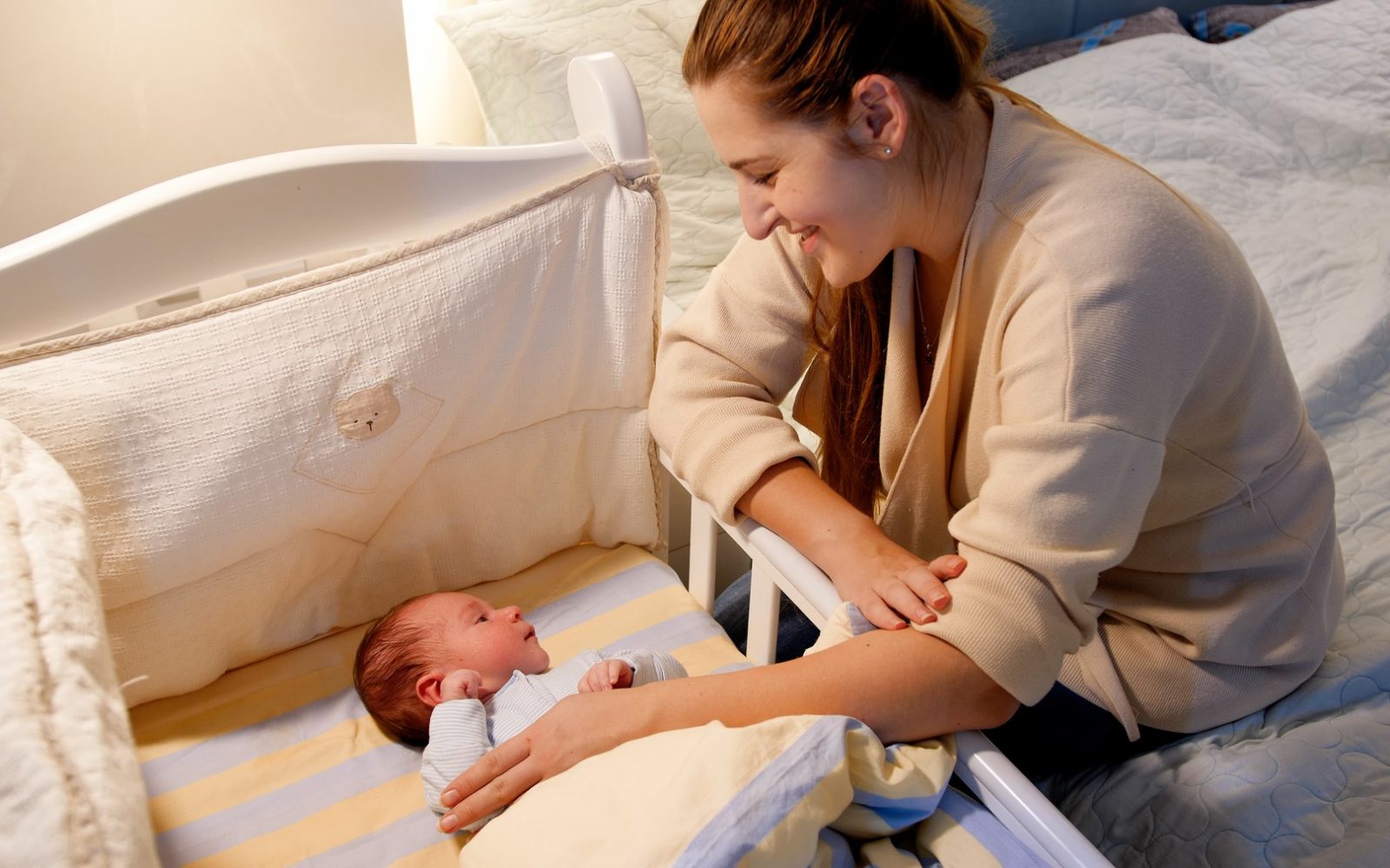 mama z novorojenčkom