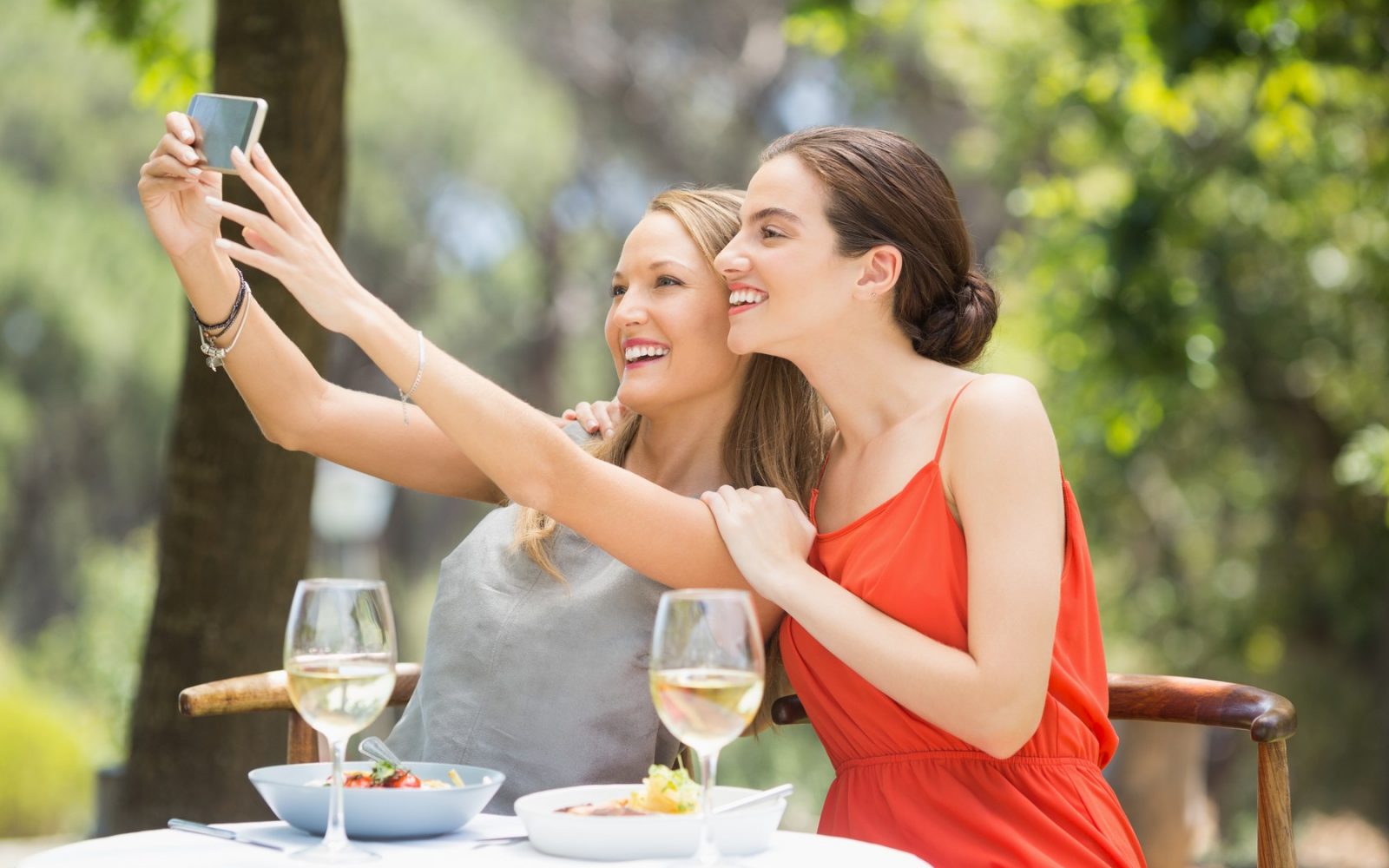 narcisizem, selfie, prijateljici