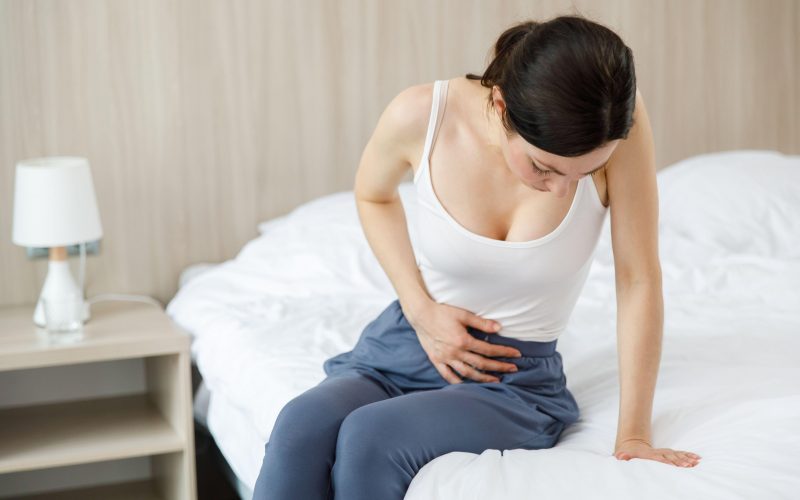 Štiri navade, zaradi katerih se med menstruacijo lahko slabše počutite