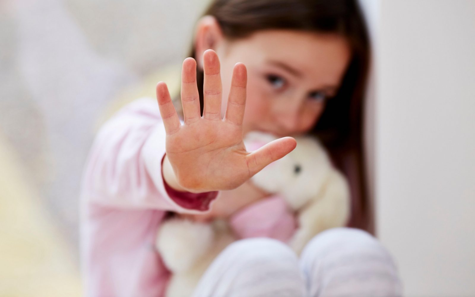 otrok osamljen nasilje