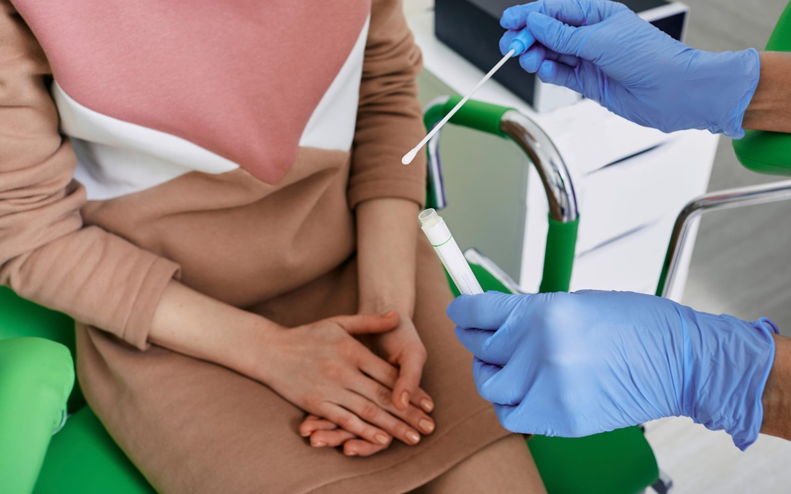 Odvzem brisa pri ginekologu