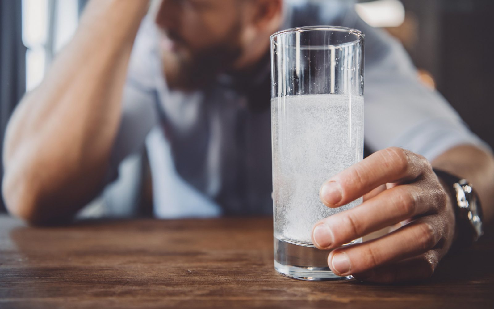 moški, glavobol, alkoholni maček