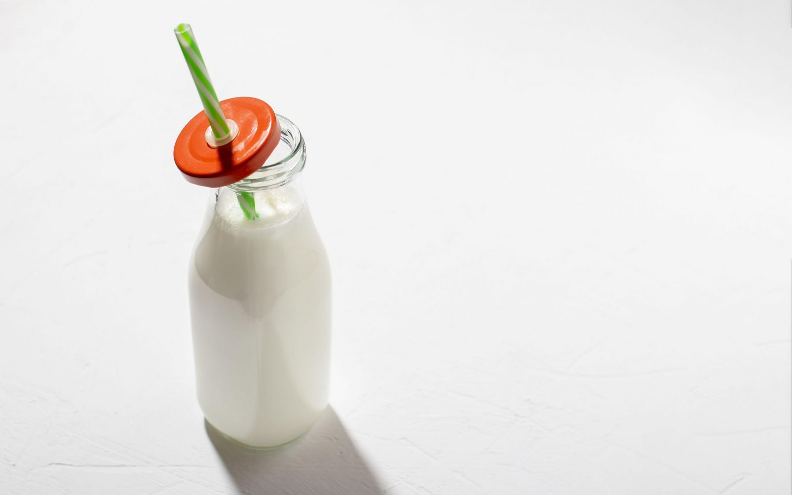 Tekoči jogurt s slamico