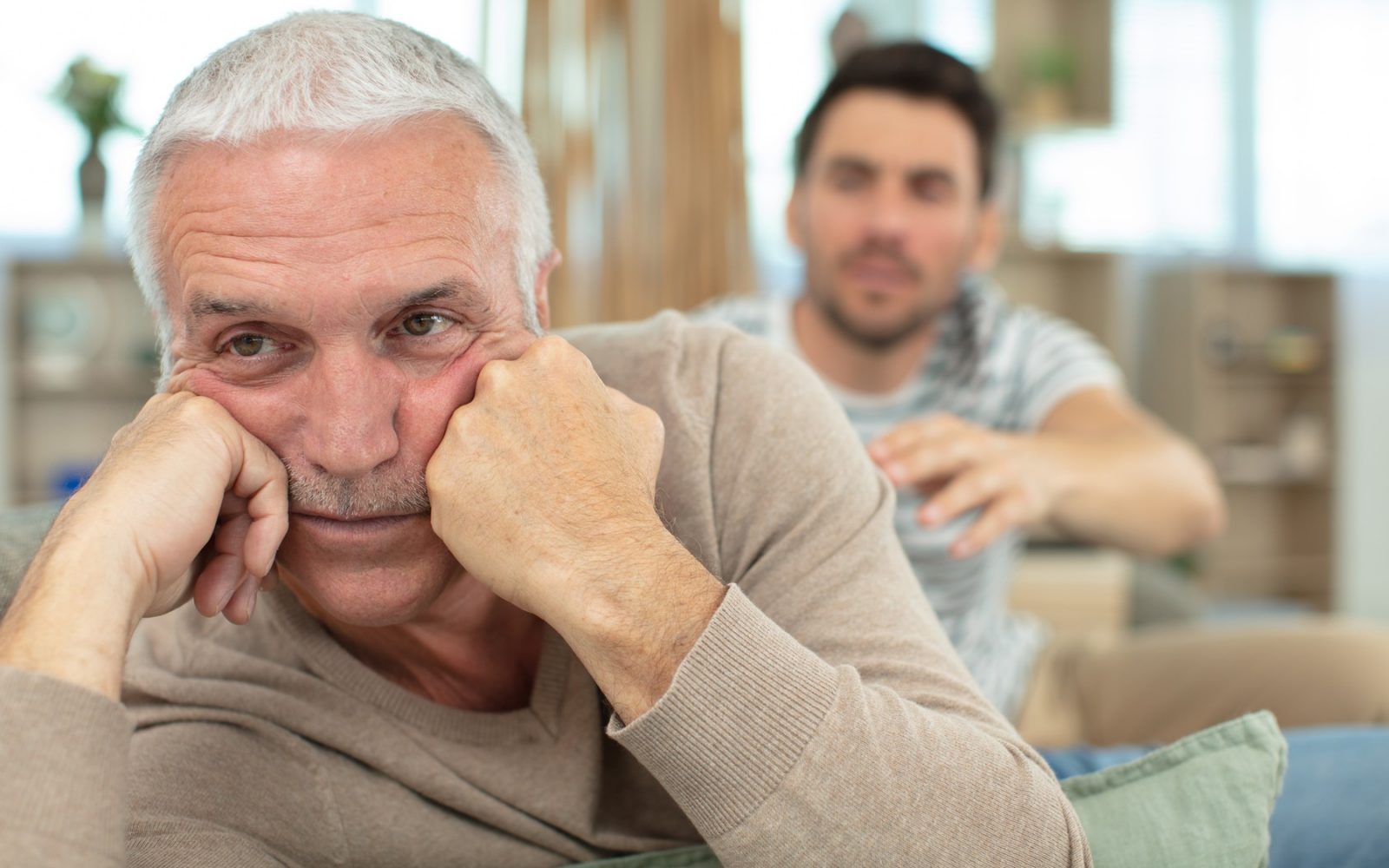 moška v konfliktu, poskus pomoči in pogovora