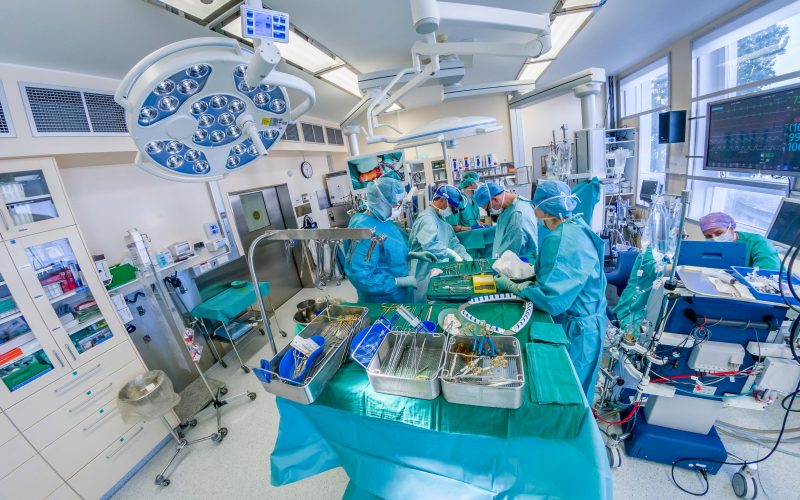 Ali izpuščanje vetrov v operacijski dvorani povzroči kontaminacijo?