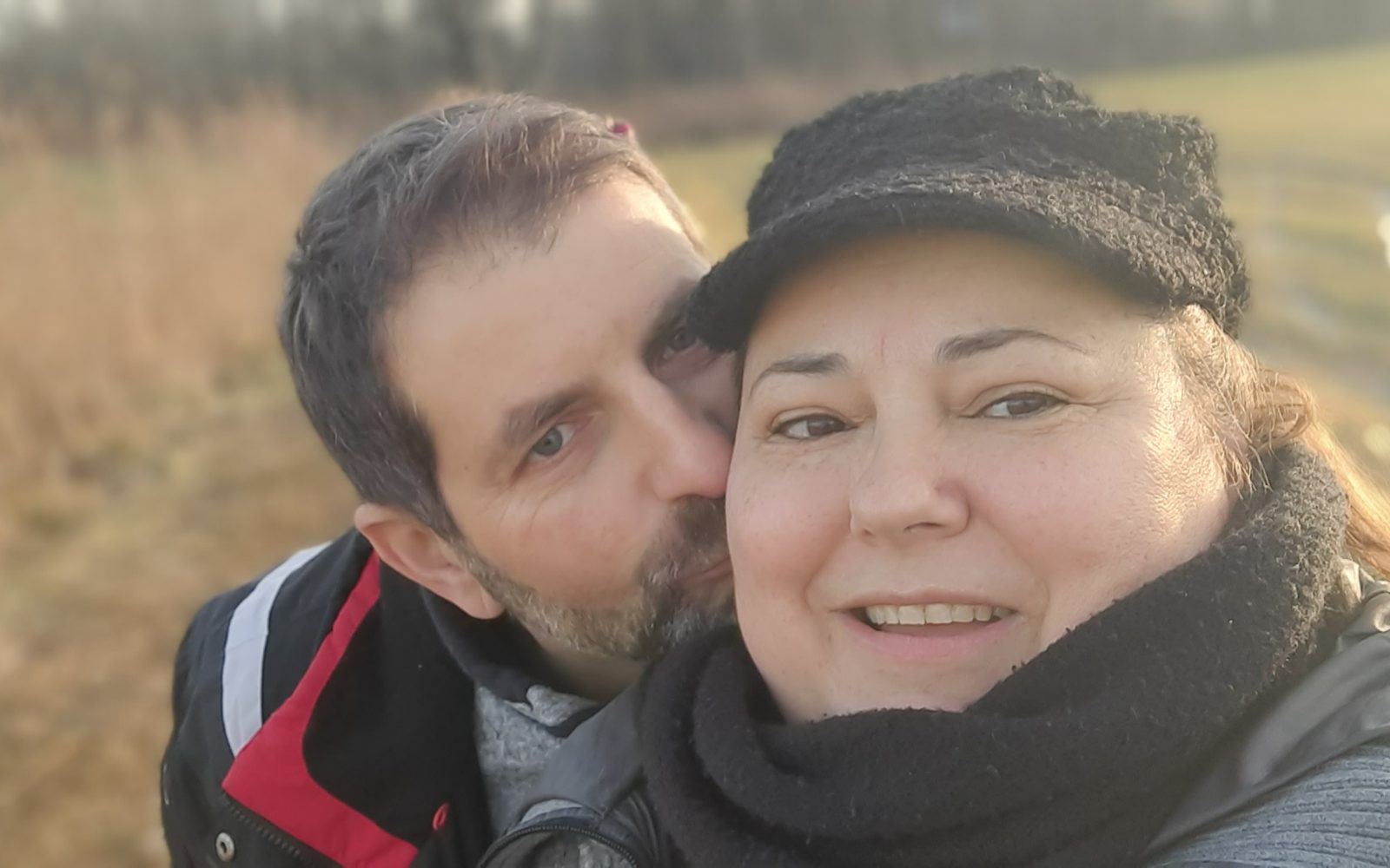 Zaradi odvisnosti delal samomor: Moža naše igralke rešila fotografija otrok