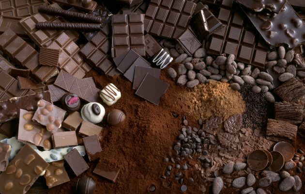 Različne vrste čokolade in kakava, vključno s temno čokolado, ki prispeva k zdravju ožilja.