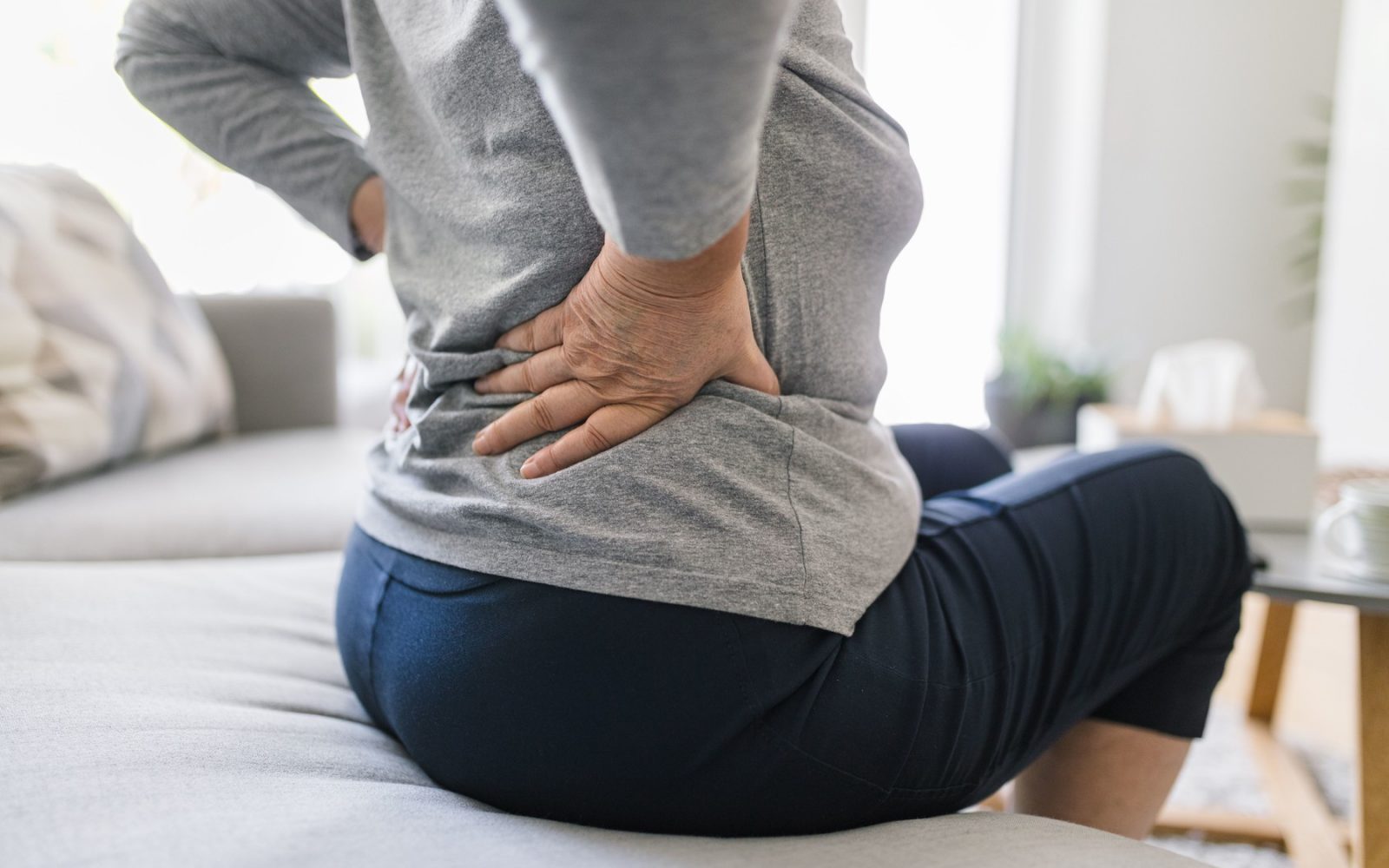 Bolečine v križu – možni vzroki in rešitve.