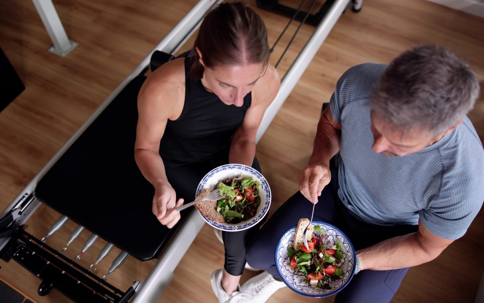 Par uživa zdravo hrano pred ali po športni aktivnosti