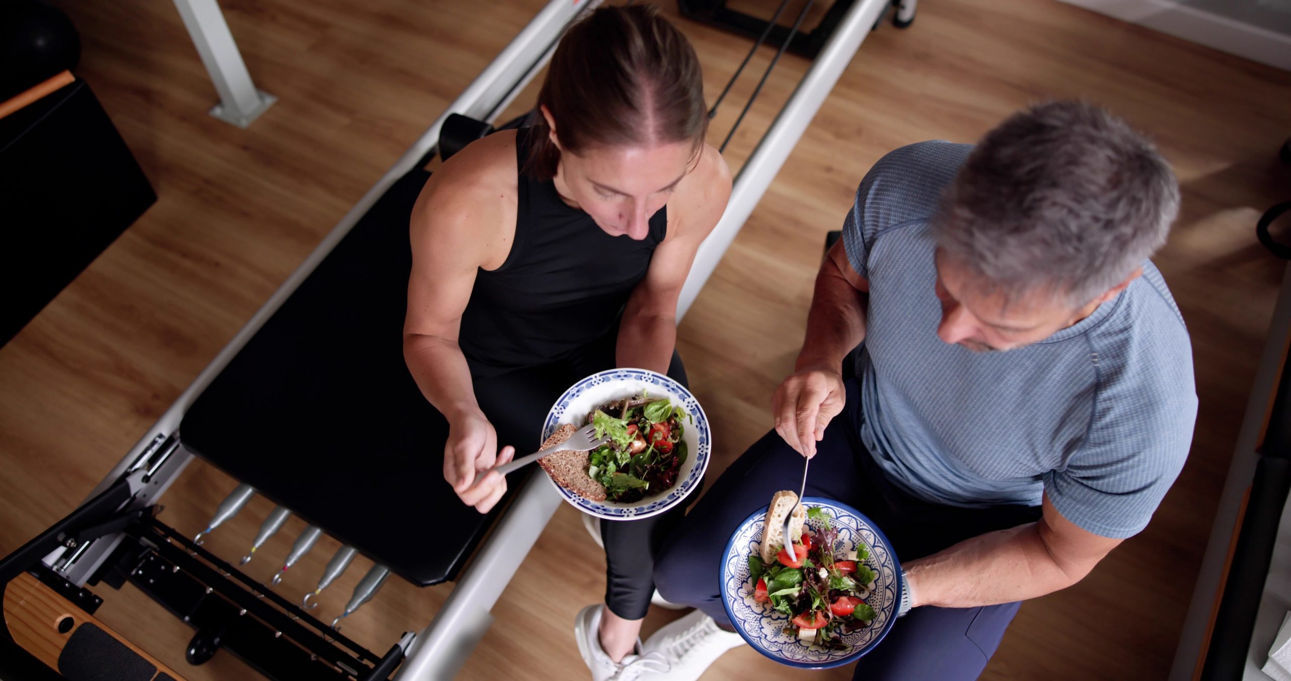 Par uživa zdravo hrano pred ali po športni aktivnosti