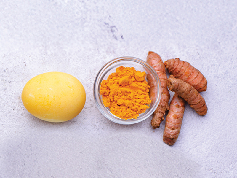 Barvanje pirhov s kurkumo, rumeni pirhi, narava barvila za jajca