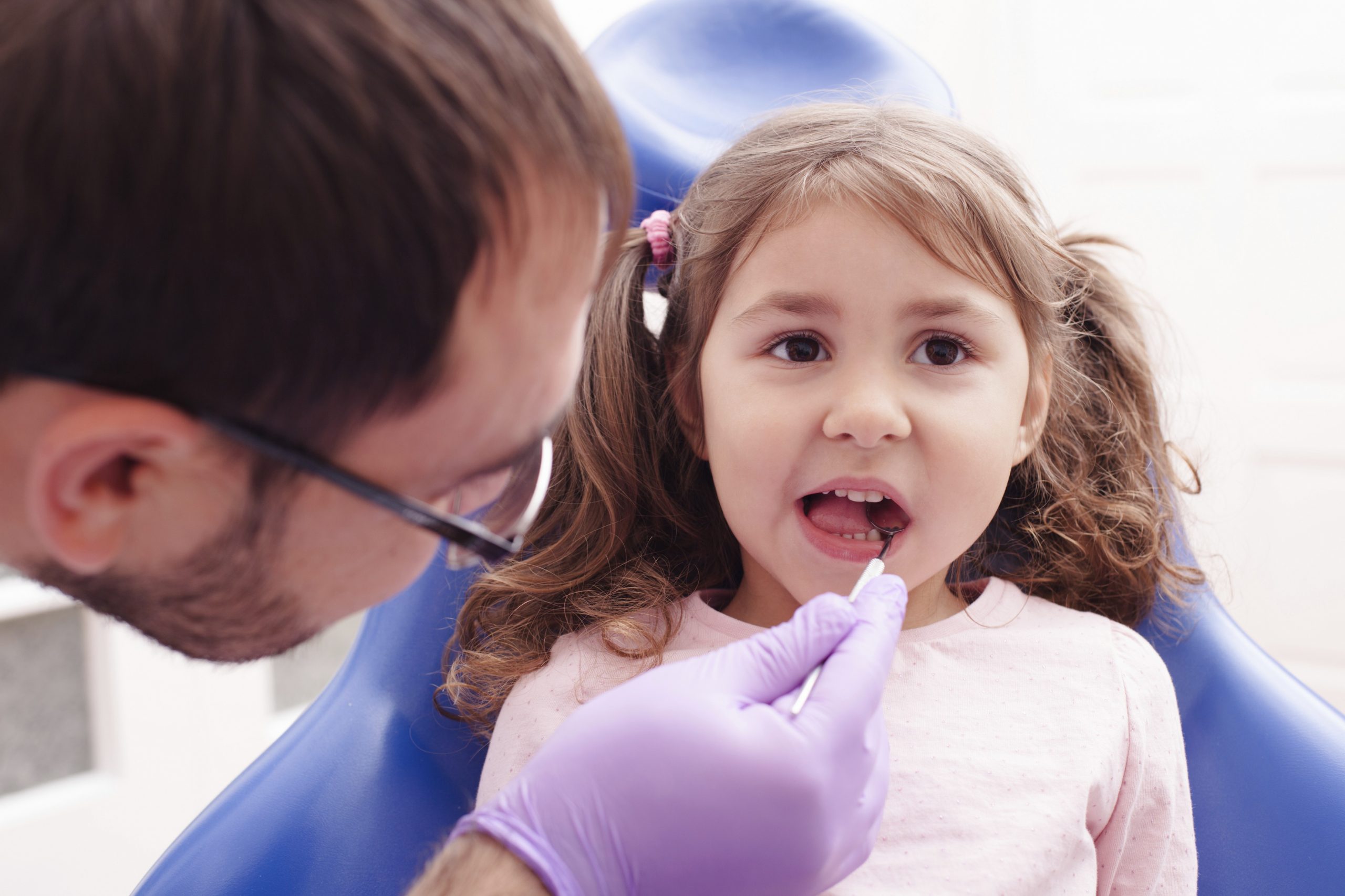 otrok, zobozdravnik karies