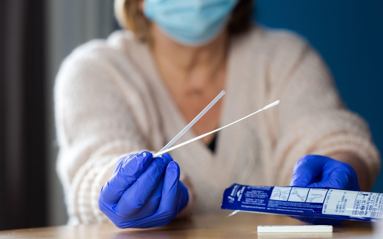 Samotestiranje doma postaja vse bolj razširjeno – a zahteva natančno upoštevanje navodil.