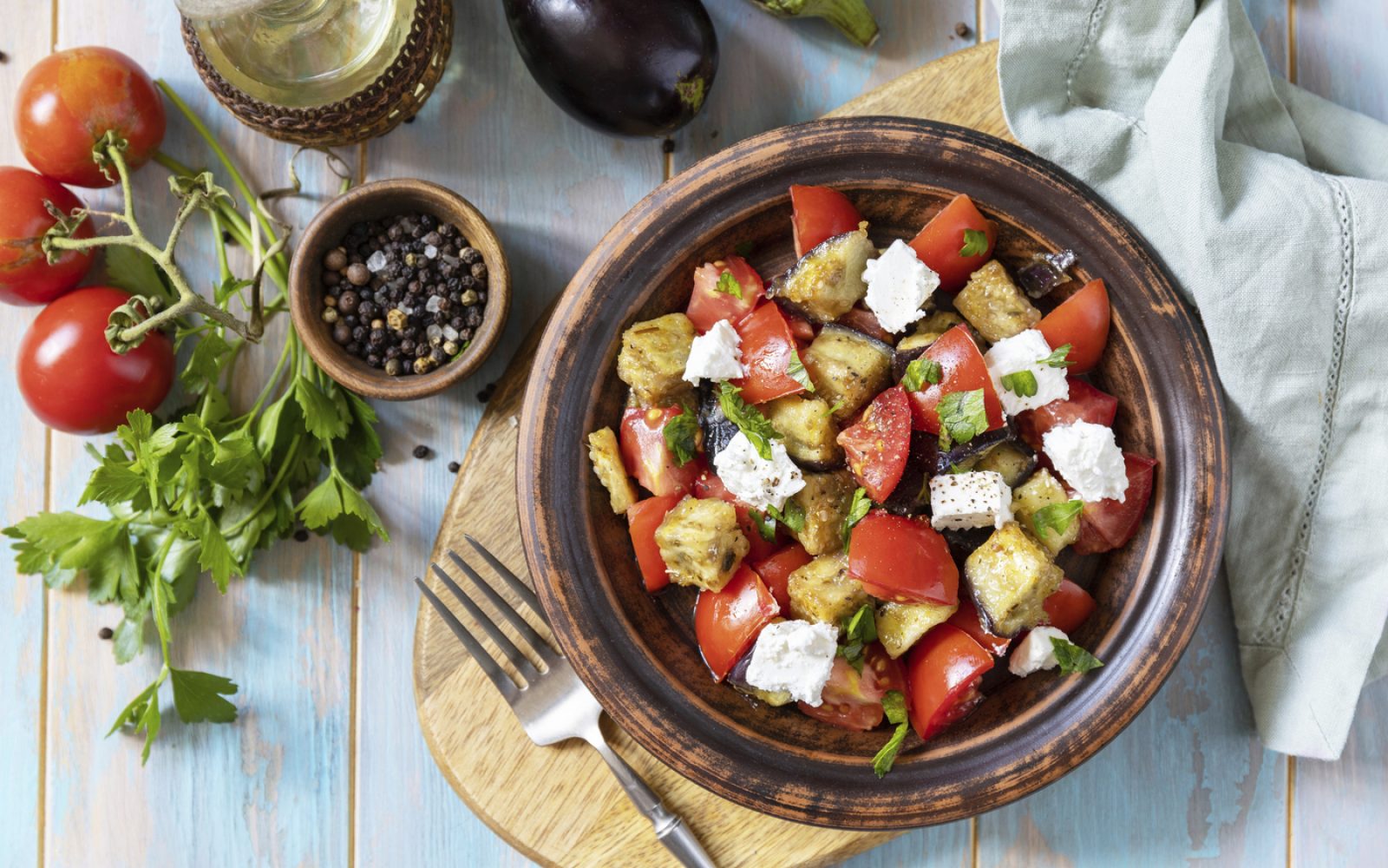 Paradižnik lahko sproži zgago zaradi svoje naravne kislosti, zlasti v surovi obliki ali kot del bogatih obrokov.