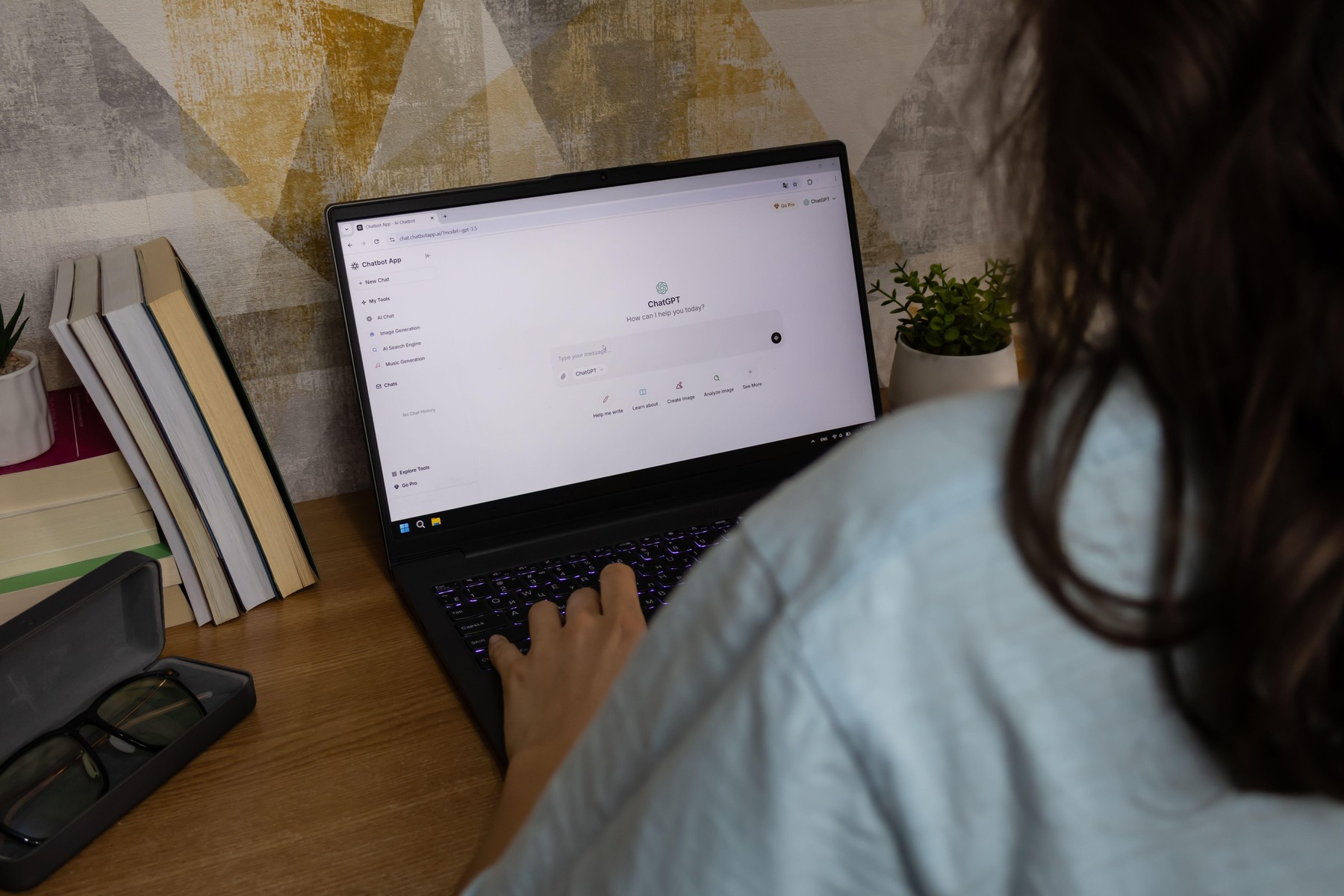 Chat GPT kot klepetalnik za psihološko in socialno podporo