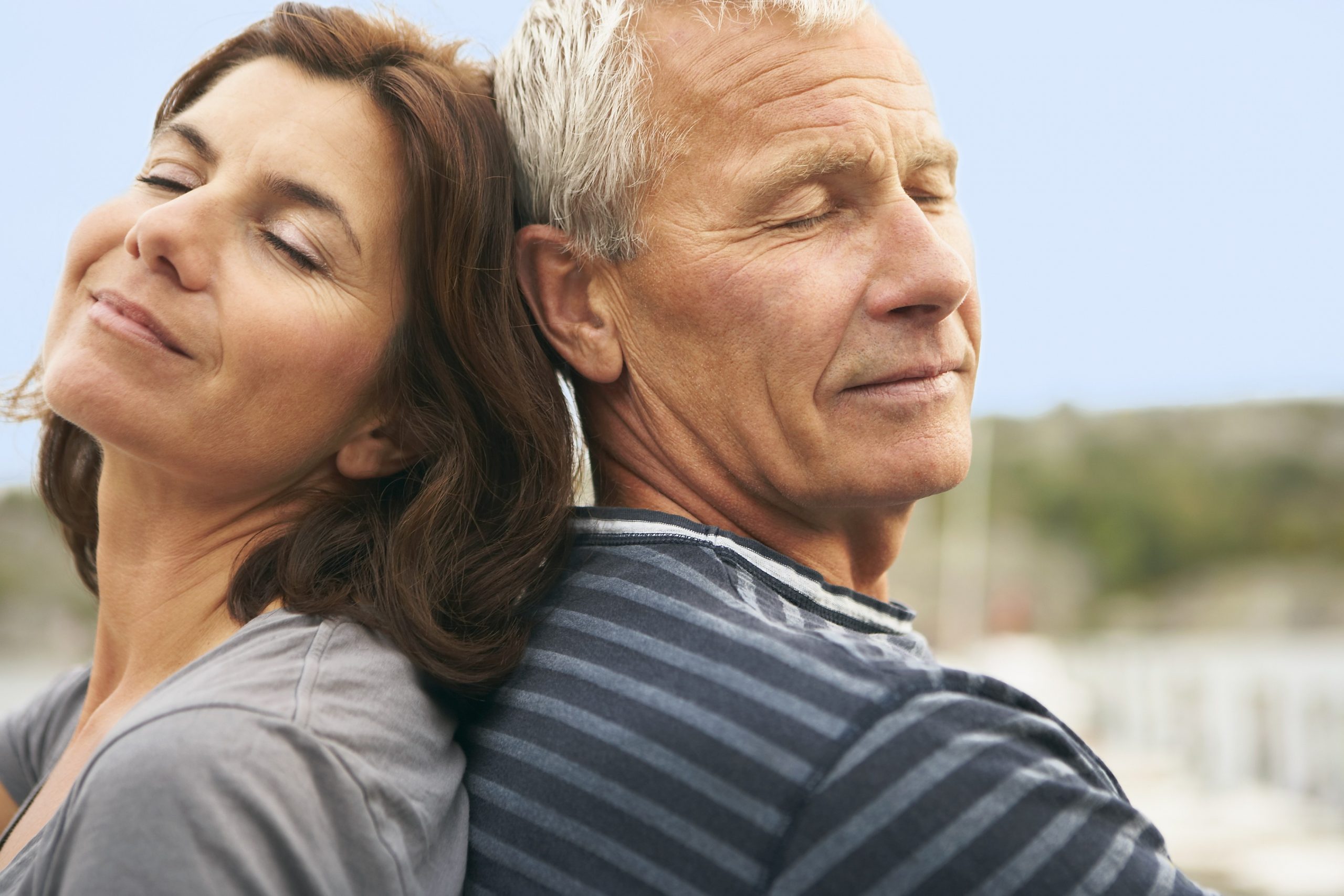 starejši par zdravo živi in skrbi za svoje možgane in kognitivne sposobnosti