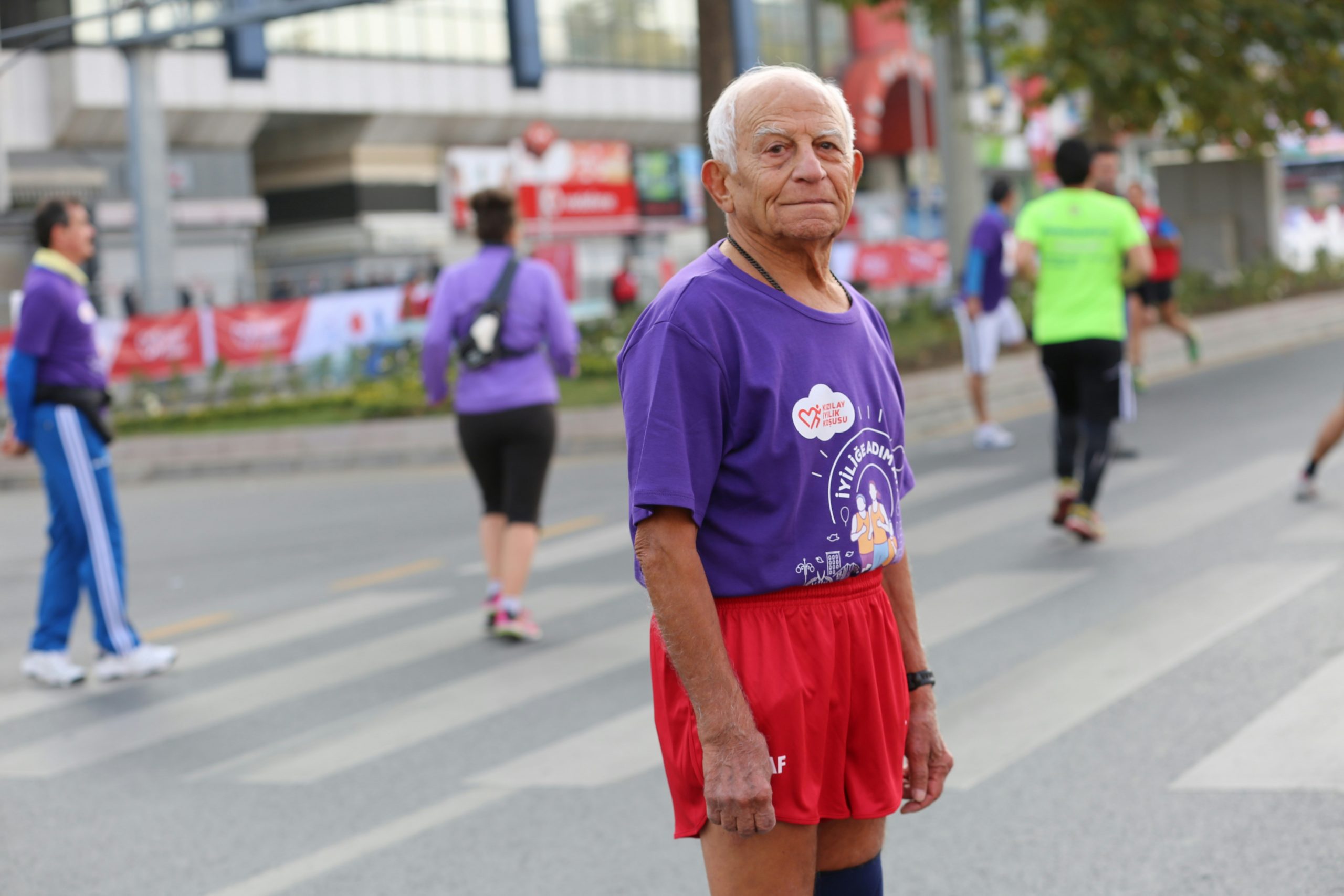 Starjši moški na organiziranem teku. Kdaj je prepozno, da začnemo teči