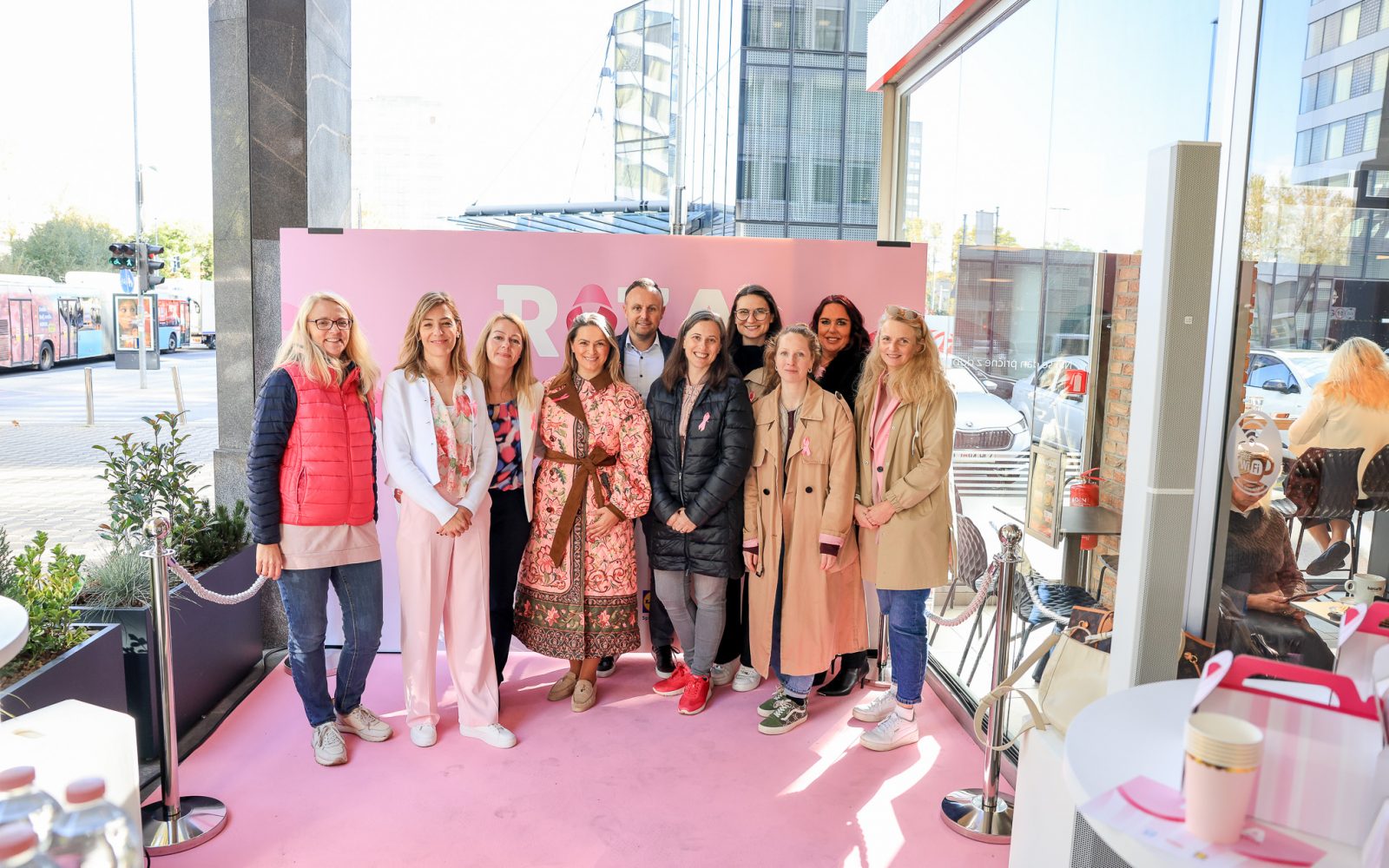 Zito_Lidl _Europa Donna skupinska roza karavana