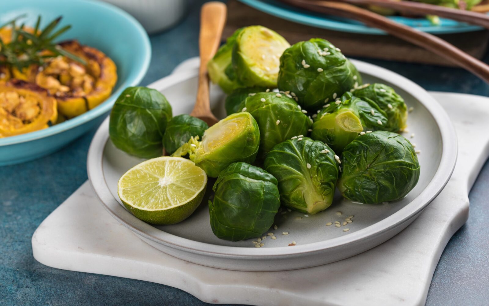 Pečen brstični ohrovt - vegetarijanske priloge za božično večerjo