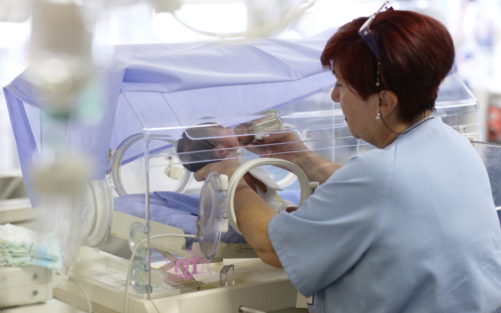 V porodnišnici primanjkuje mleka za nedonošenčke.