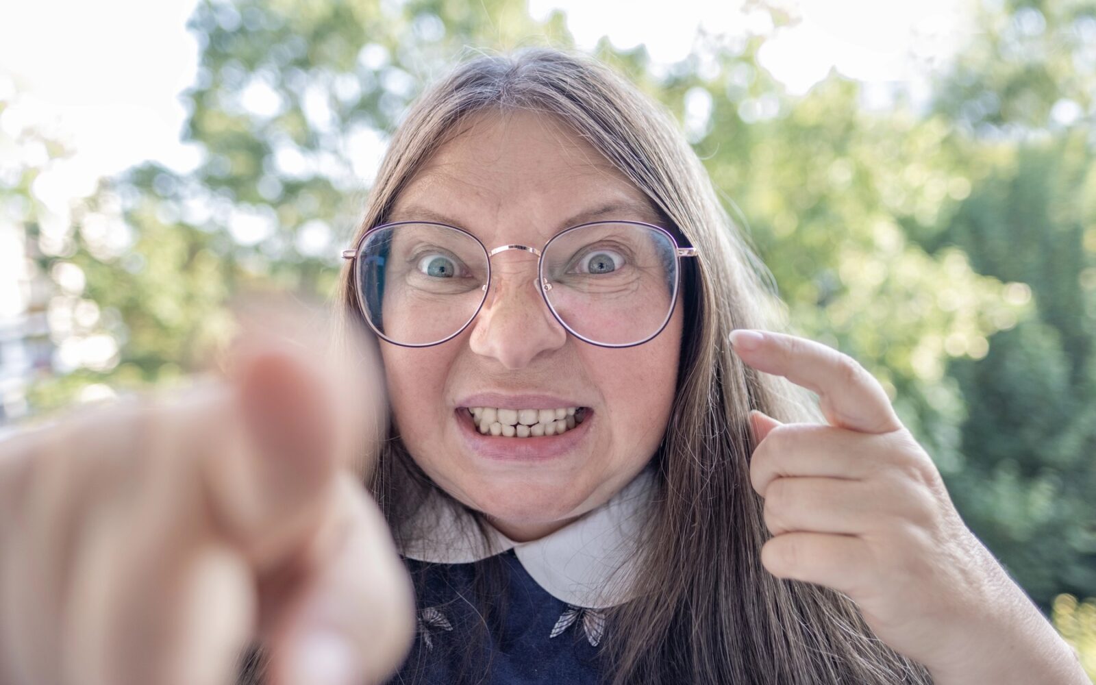 ženska izraža jezo - učenje reguliranje jeze