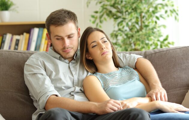 Zaskrbljen par zaradi težav z zanositvijo in neplodnosti