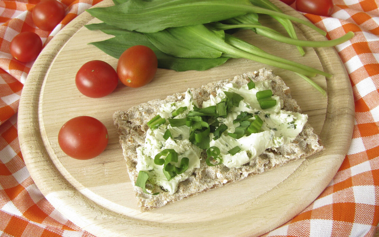 Čemaž ima izrazito svež in aromatičen okus in se odlično podajo k jedem - narejen kot namaz