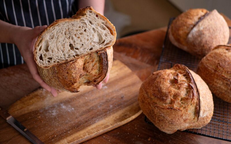 Kruh iz kislega testa: Je zaradi fermentacije bolj hranilen?