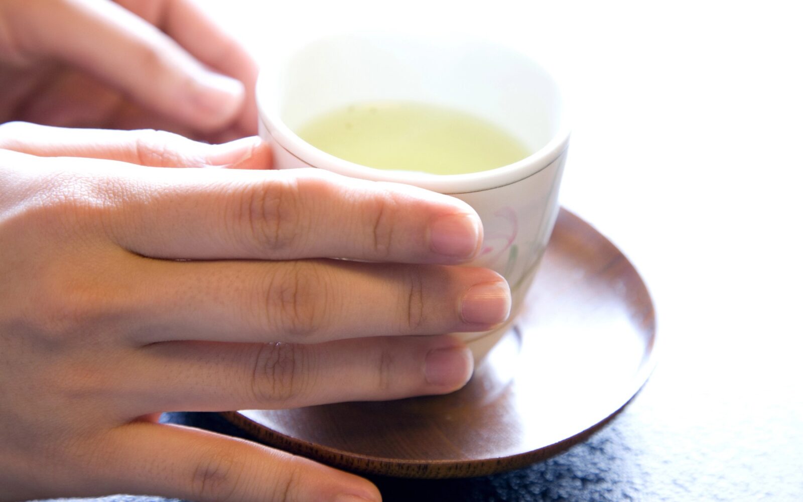 Skodelica čaja za pomiritev menopavznih simptomov