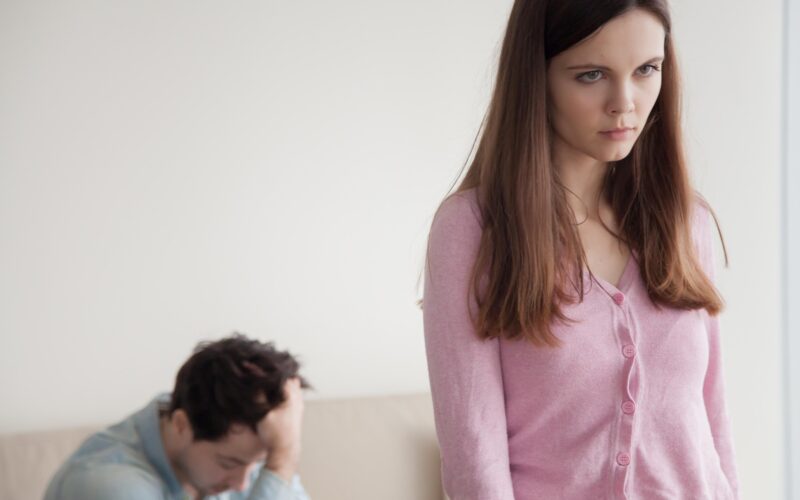 Zakaj ljudje posežejo po alkoholu, drogah in škodljivih vedenjih ter zakaj to n…