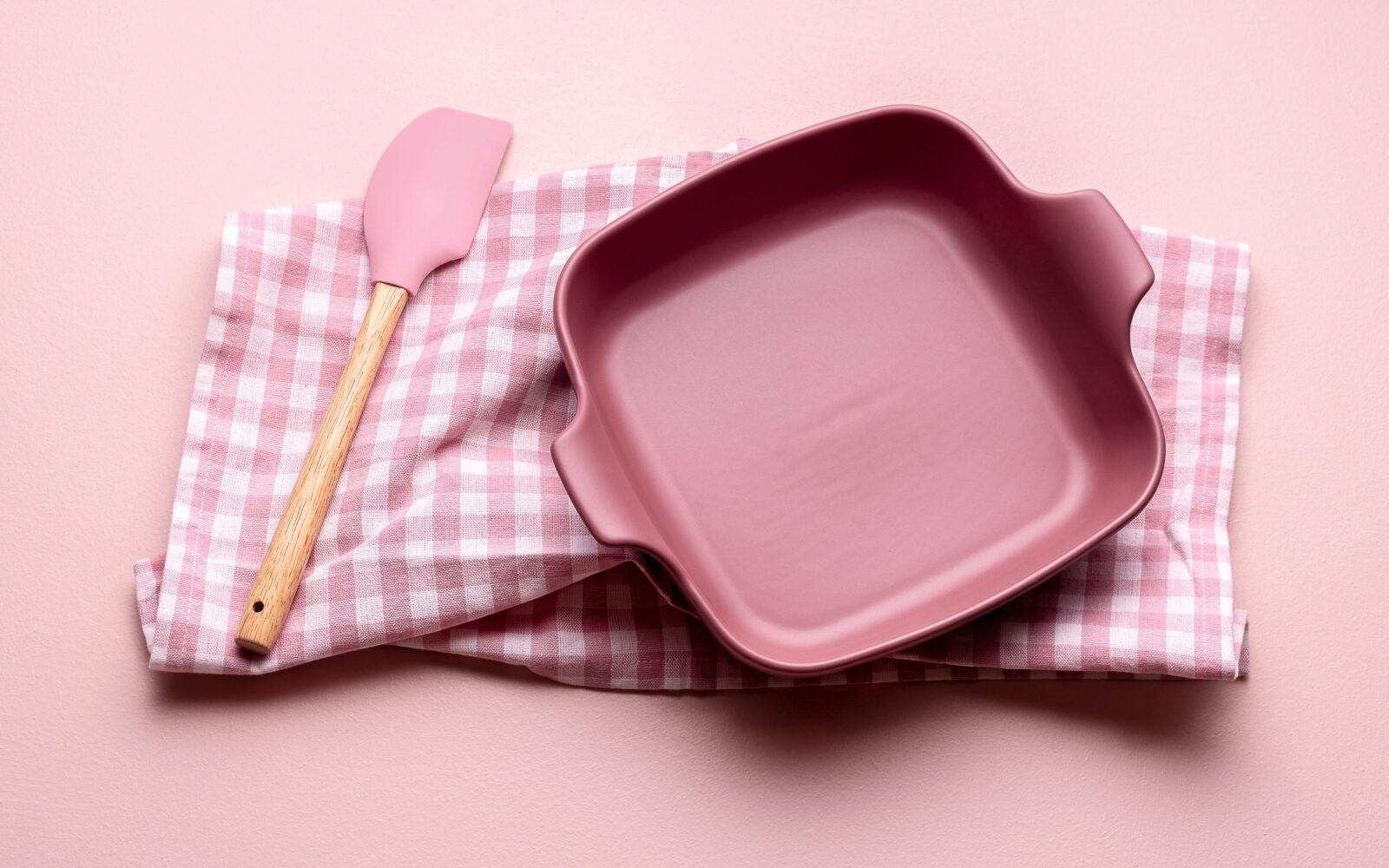 Silikonska podloga za pečenje in silikonska spatula.