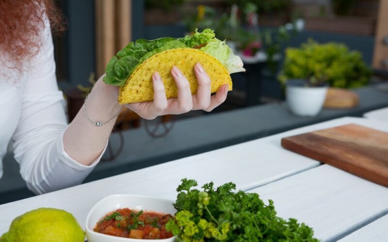 “Vsega po malo” ni zdravo: kaj o prehrani v resnici pravijo smernice