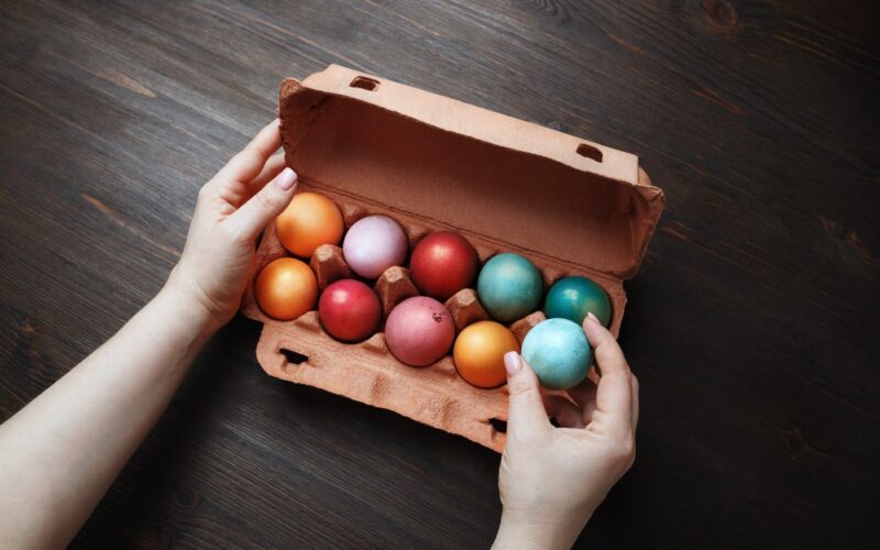 Kaj z velikonočnimi pirhi? Kako dolgo zdržijo in kako jih porabiti