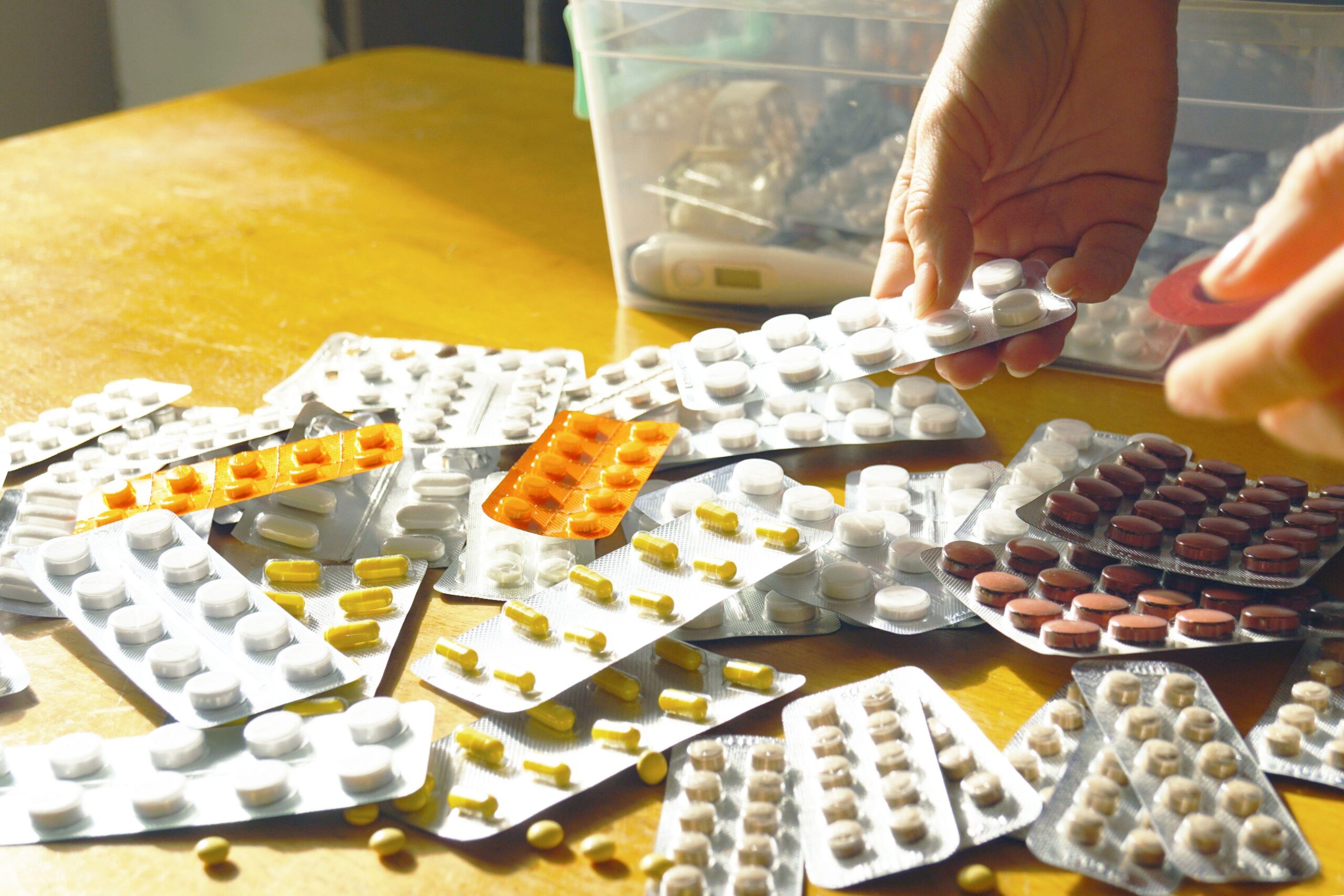 Organizacija škatle z različnimi zdravili