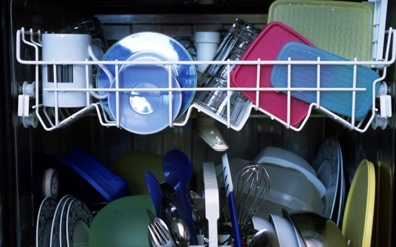 Strokovnjaki razkrivajo: To je razlog, da plastična posoda v pomivalnem stroju …