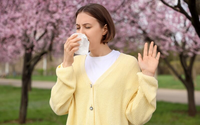 Vas muči seneni nahod? Preizkusite 5 trikov, ki jih priporočajo zdravniki!