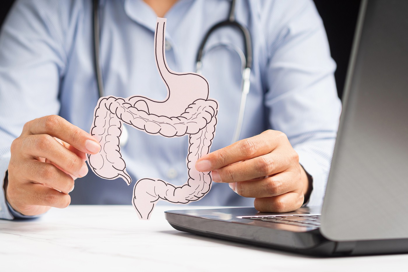 Kronično zaprtje kot zgodnji znak Parkinsonove bolezni – os črevesje–možgani