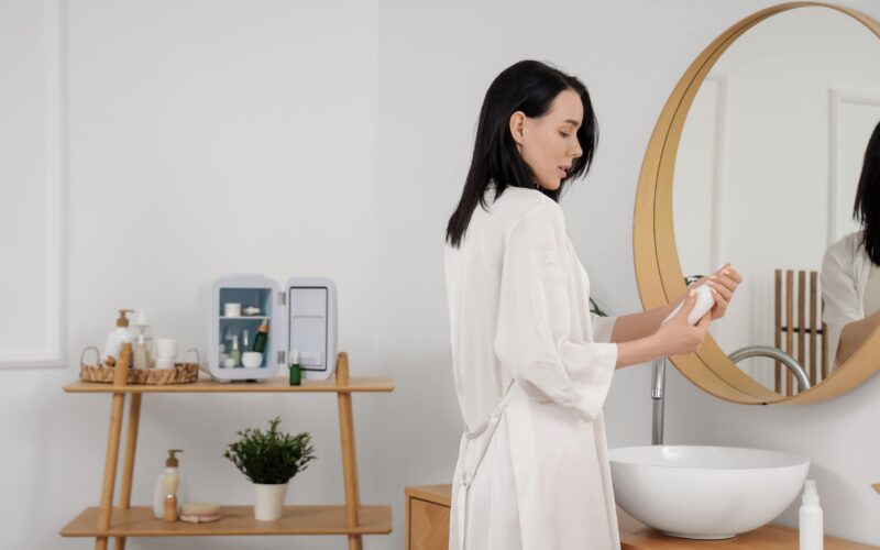 Je treba zavreči kozmetiko, ki ji je potekel rok trajanja?